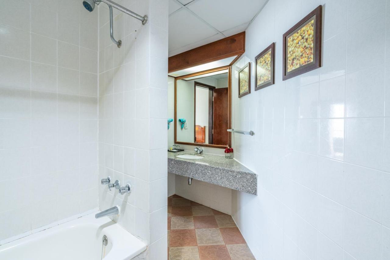 Seaview Deluxe Studio Couples Room S Танджунг-Бунга Экстерьер фото